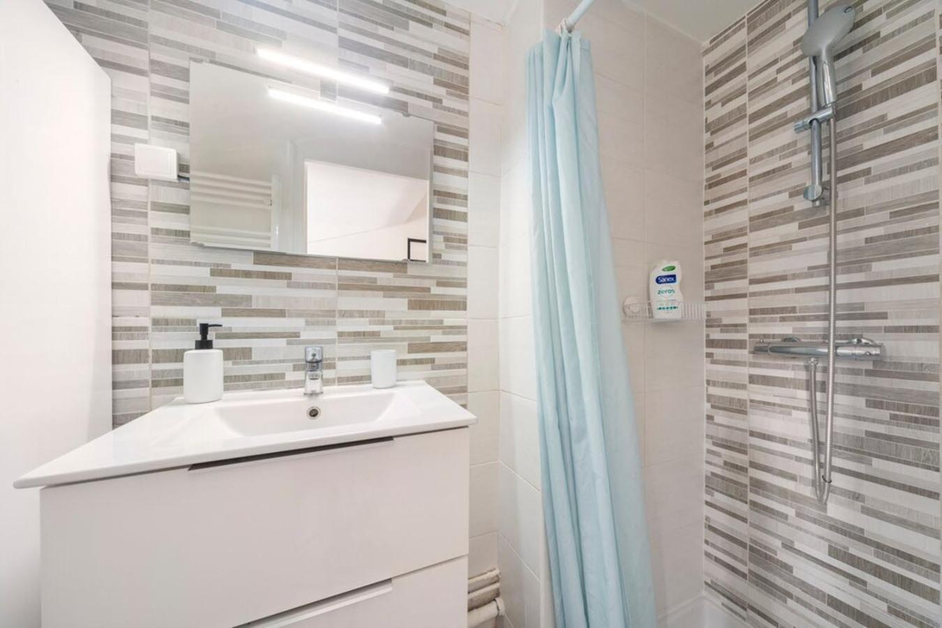 La Parenthese Sous Les Toits Apartment ฟงแตนโบล ภายนอก รูปภาพ