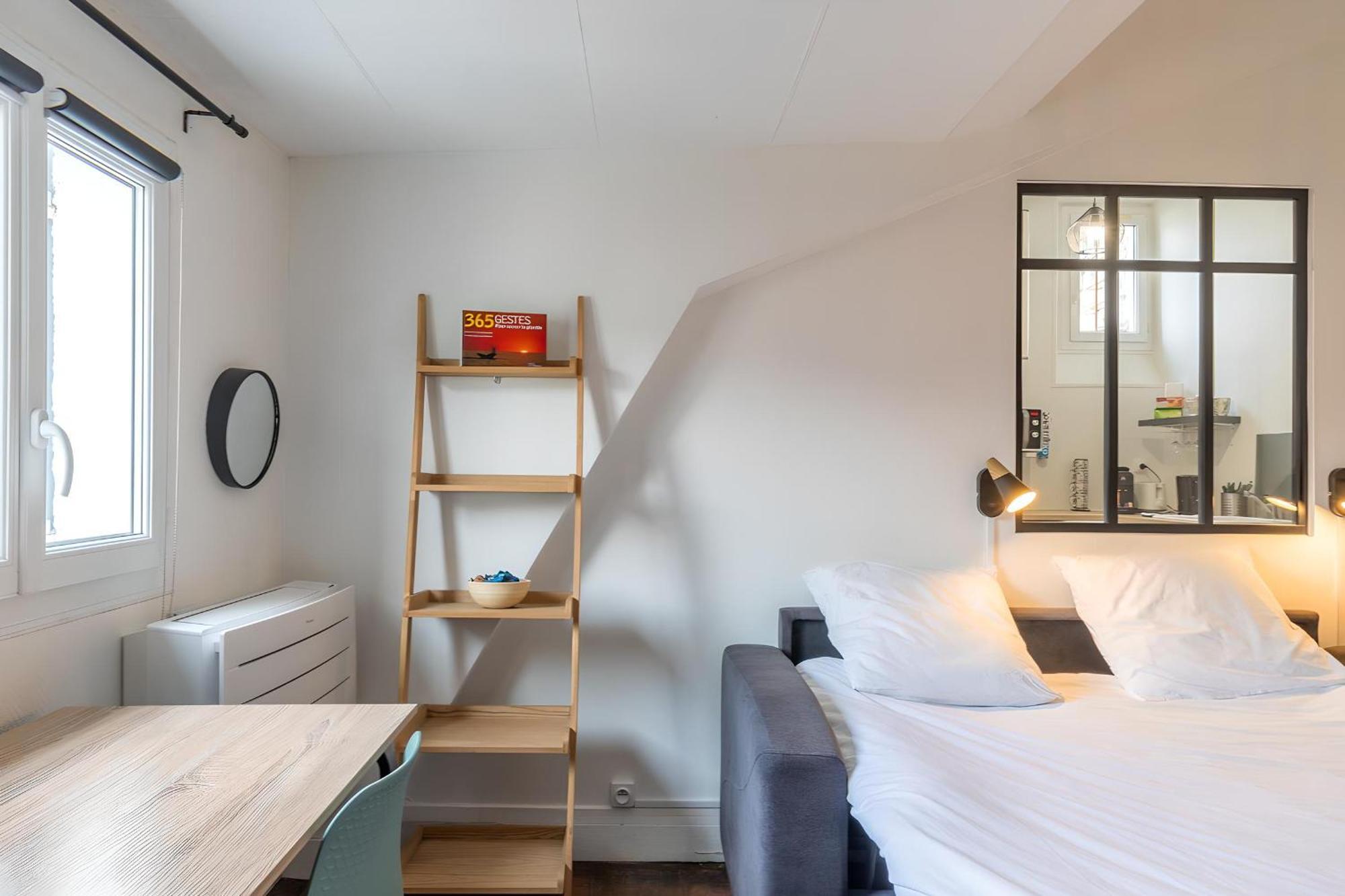 La Parenthese Sous Les Toits Apartment ฟงแตนโบล ภายนอก รูปภาพ