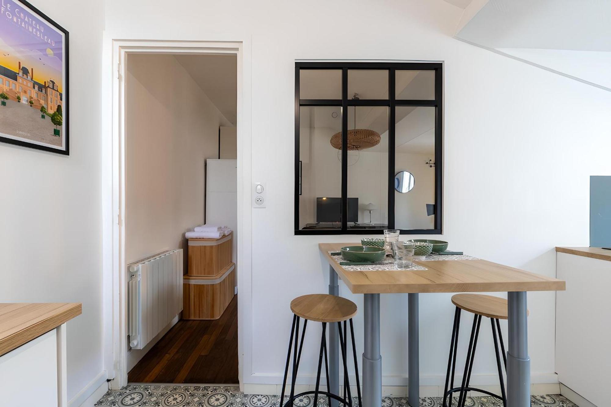 La Parenthese Sous Les Toits Apartment ฟงแตนโบล ภายนอก รูปภาพ